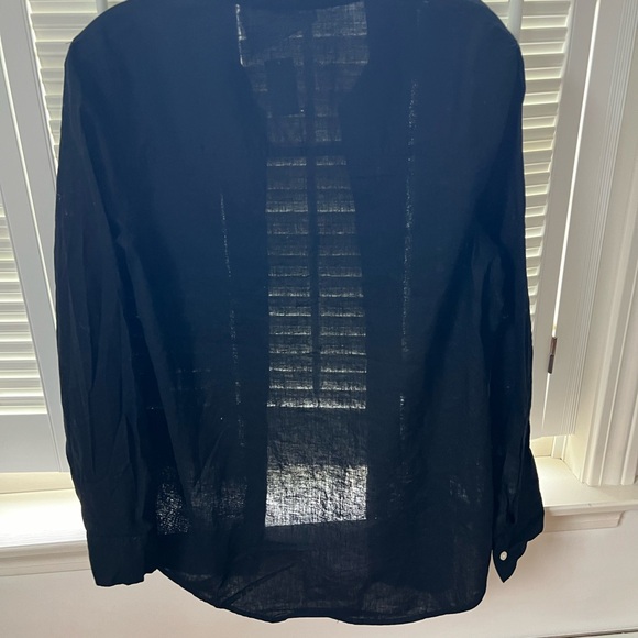 Linen- blend easy shirt and black with white buttons and one pocket - Picture 4 of 4